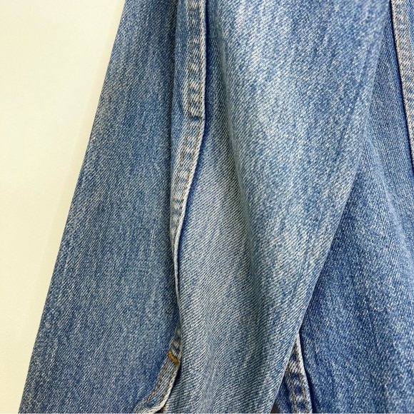Levi's Vintage Jean Jacket Women’s Medium Distressed Denim Relaxed Trucker Fit - Picture 8 of 9
